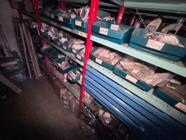 921201-15 Shelves with spare parts for older Citroën 60s-90s, as well as spare parts, oils, exhaust pipes