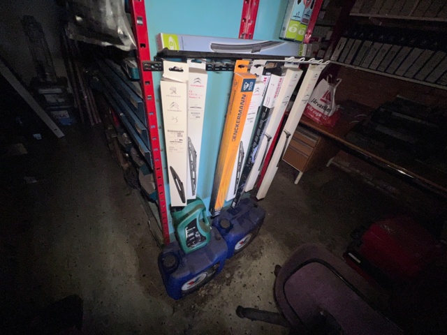 921201-18 Shelves with spare parts for older Citroën 60s-90s, as well as spare parts, oils, exhaust pipes