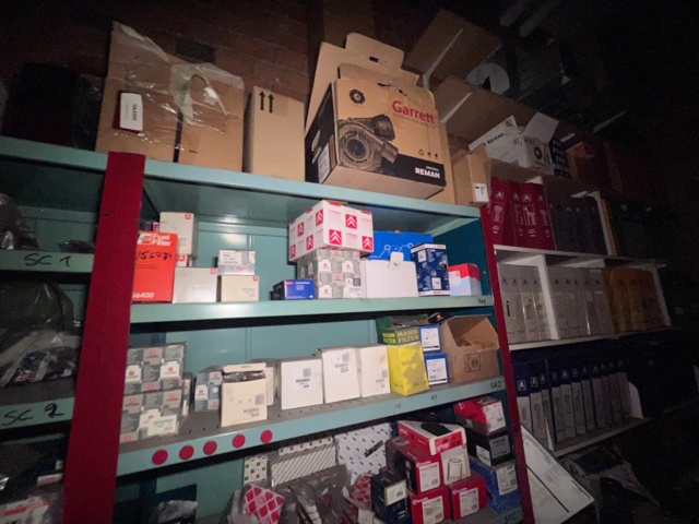 921201-28 Shelves with spare parts for older Citroën 60s-90s, as well as spare parts, oils, exhaust pipes