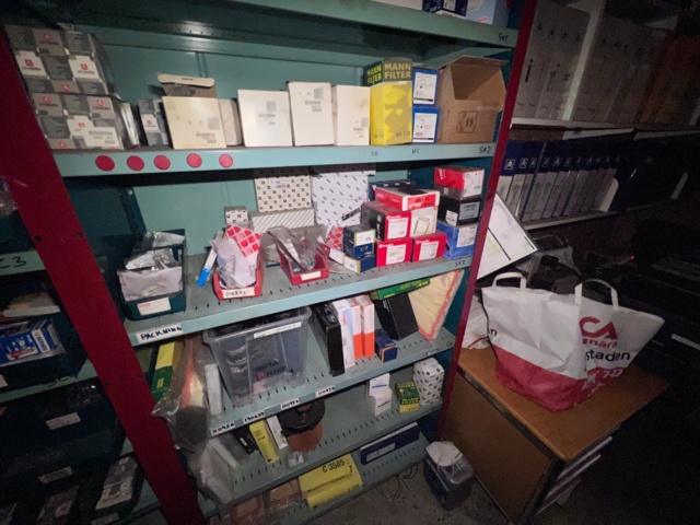 921201-29 Shelves with spare parts for older Citroën 60s-90s, as well as spare parts, oils, exhaust pipes