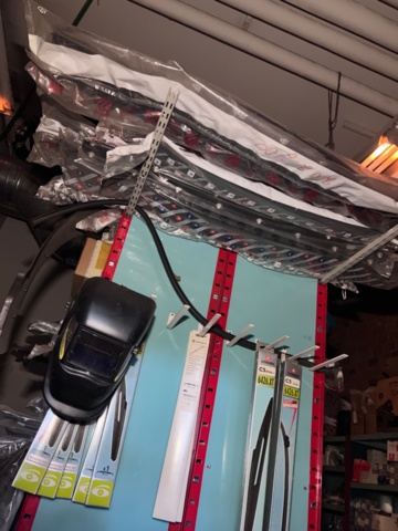 921201-40 Shelves with spare parts for older Citroën 60s-90s, as well as spare parts, oils, exhaust pipes