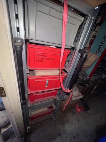 921201-42 Shelves with spare parts for older Citroën 60s-90s, as well as spare parts, oils, exhaust pipes