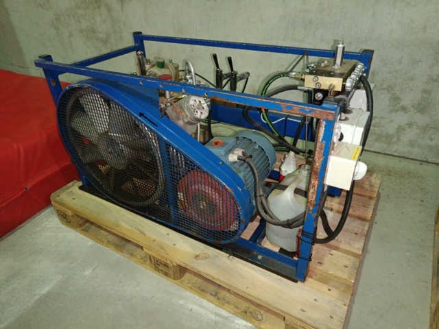 887593-1 Diving compressor Bauer old captain