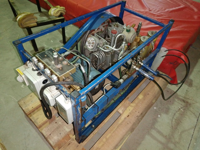 887593-3 Diving compressor Bauer old captain