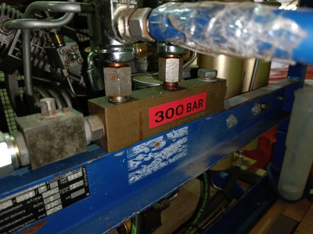 887593-2 Diving compressor Bauer old captain