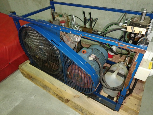 887593-12 Diving compressor Bauer old captain