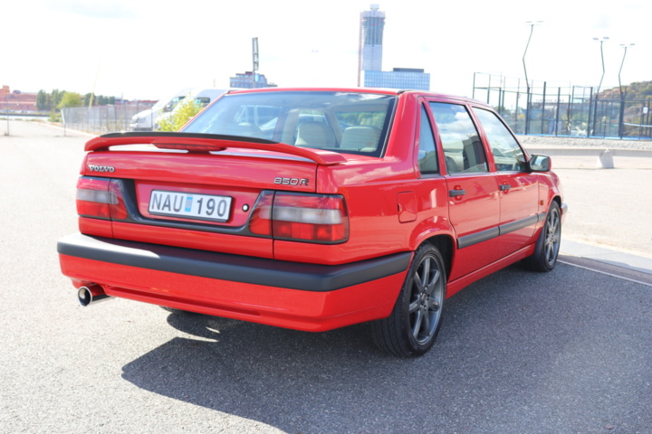 928034-5 Volvo 850R Sedan 2.3 Red - 1996