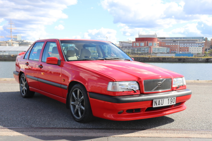 928034-7 Volvo 850R Sedan 2.3 Red - 1996