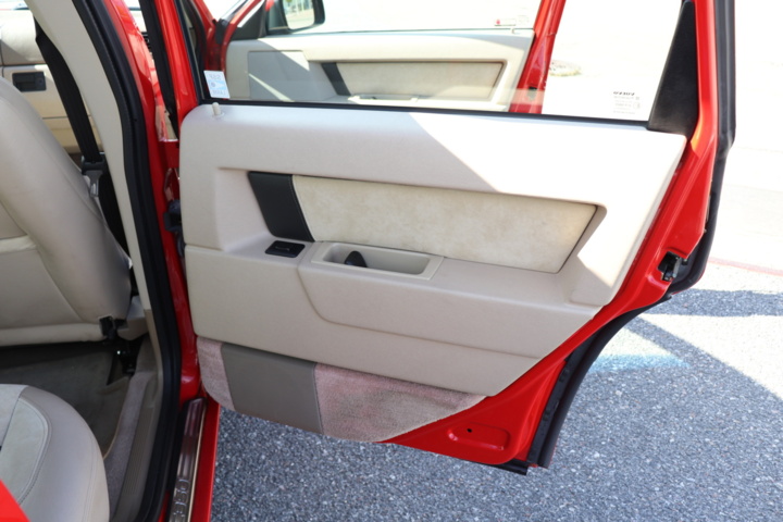 928034-17 Volvo 850R Sedan 2.3 Red - 1996