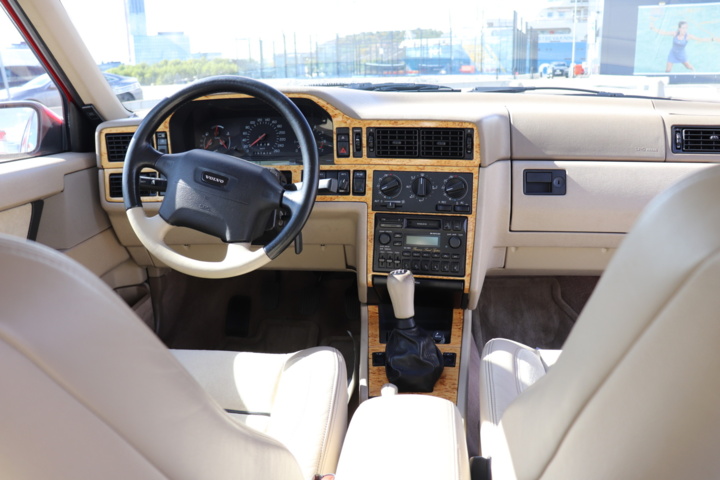 928034-20 Volvo 850R Sedan 2.3 Red - 1996