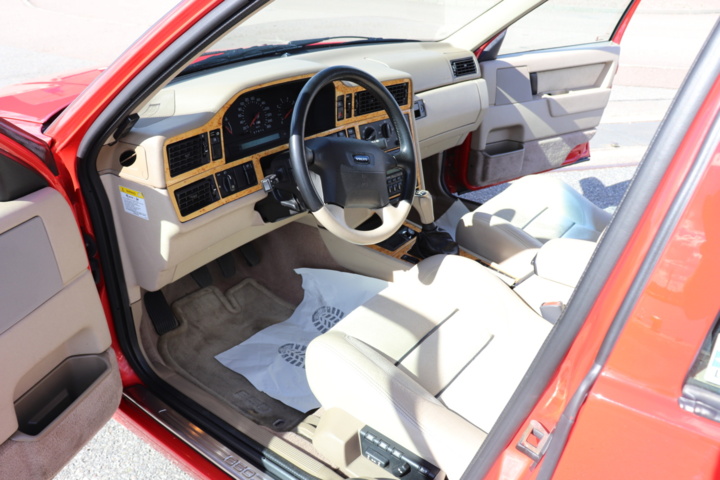 928034-22 Volvo 850R Sedan 2.3 Red - 1996