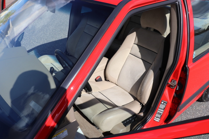 928034-23 Volvo 850R Sedan 2.3 Red - 1996