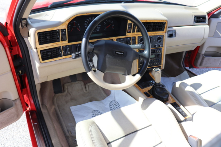 928034-24 Volvo 850R Sedan 2.3 Red - 1996