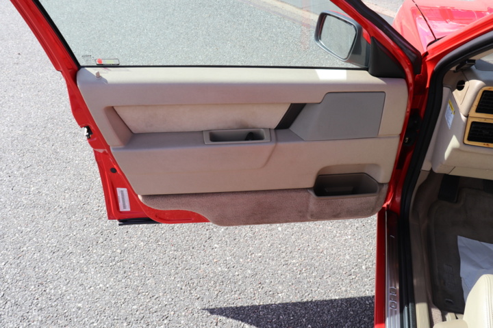 928034-25 Volvo 850R Sedan 2.3 Red - 1996