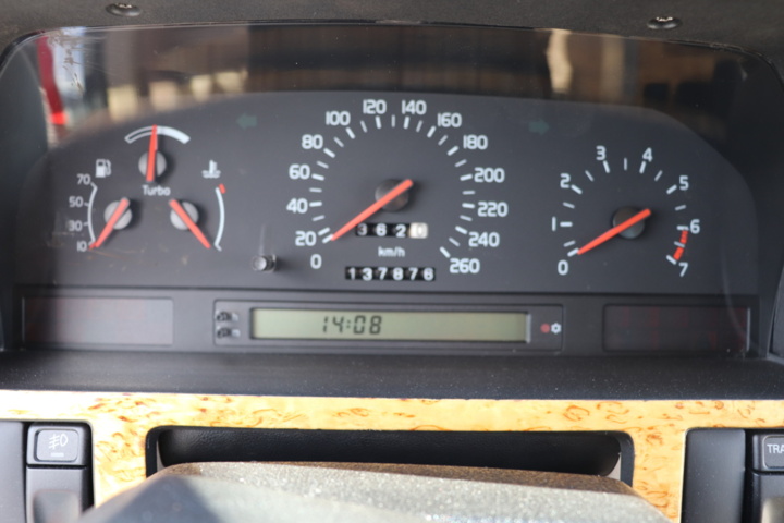 928034-26 Volvo 850R Sedan 2.3 Red - 1996