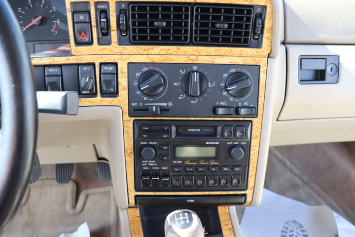 928034-27 Volvo 850R Sedan 2.3 Red - 1996