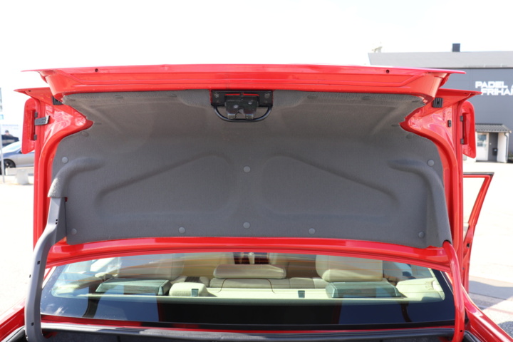 928034-29 Volvo 850R Sedan 2.3 Red - 1996