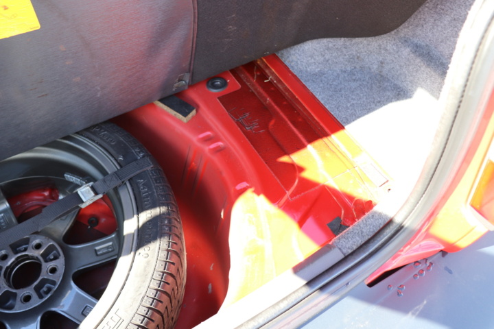 928034-31 Volvo 850R Sedan 2.3 Red - 1996