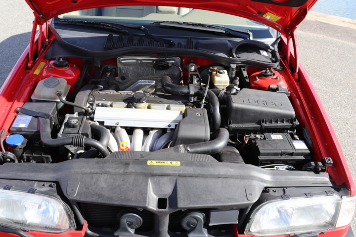 928034-33 Volvo 850R Sedan 2.3 Red - 1996