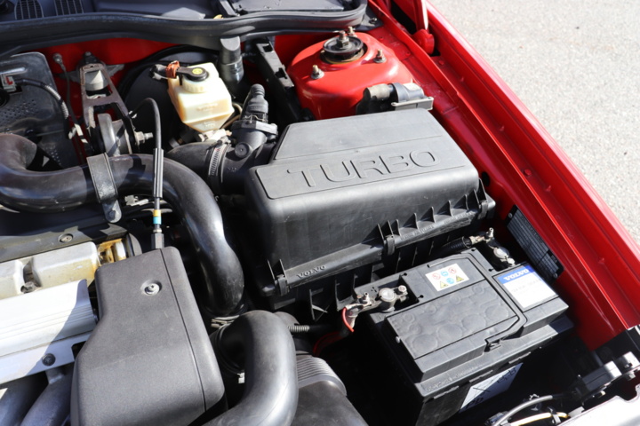 928034-34 Volvo 850R Sedan 2.3 Red - 1996