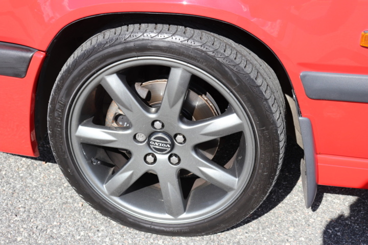 928034-38 Volvo 850R Sedan 2.3 Red - 1996