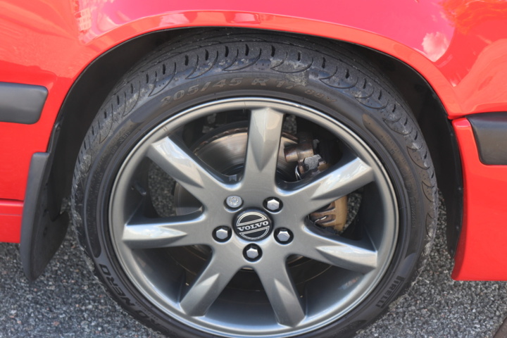 928034-41 Volvo 850R Sedan 2.3 Red - 1996