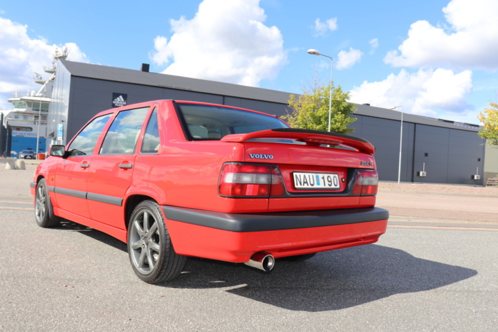 928034-42 Volvo 850R Sedan 2.3 Red - 1996