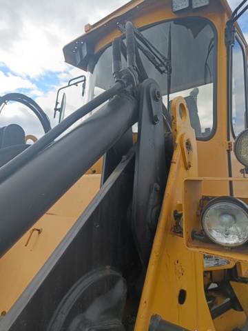 928381-33 Truck Volvo L70 -1992