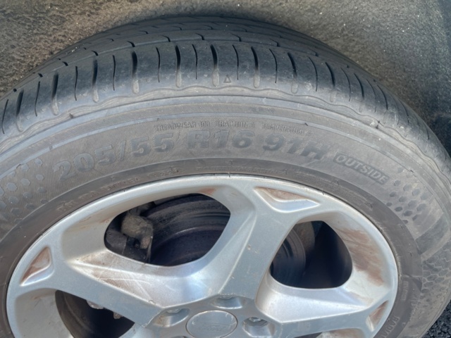 938308-12 Ford Focus Kombi 1.8 Flexifuel - 2010