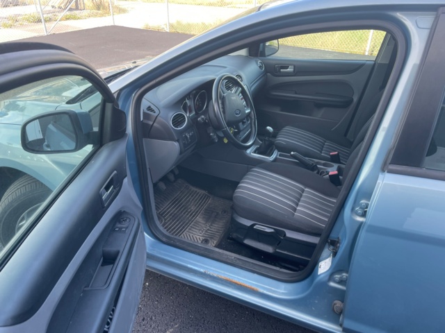 938308-28 Ford Focus Kombi 1.8 Flexifuel - 2010