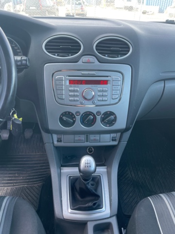 938308-30 Ford Focus Kombi 1.8 Flexifuel - 2010