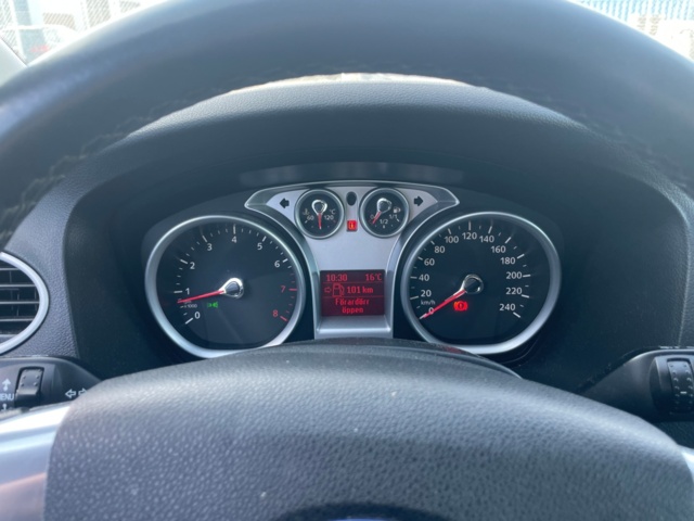 938308-31 Ford Focus Kombi 1.8 Flexifuel - 2010