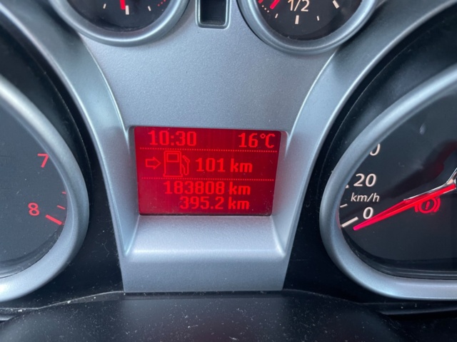 938308-32 Ford Focus Kombi 1.8 Flexifuel - 2010