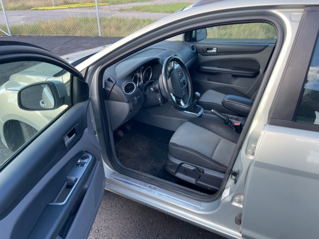 938319-27 Ford Focus Kombi 1.6 TDCi - 2010