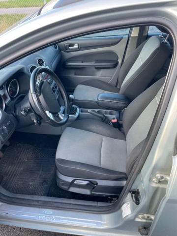 938319-28 Ford Focus Kombi 1.6 TDCi - 2010