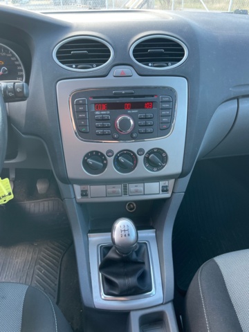 938319-29 Ford Focus Kombi 1.6 TDCi - 2010