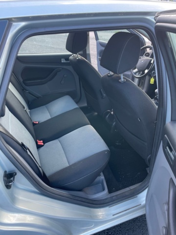 938319-32 Ford Focus Kombi 1.6 TDCi - 2010