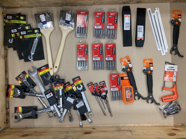 938357-1 Assortment of tools Ampro, Bahco, Milwaukee etc