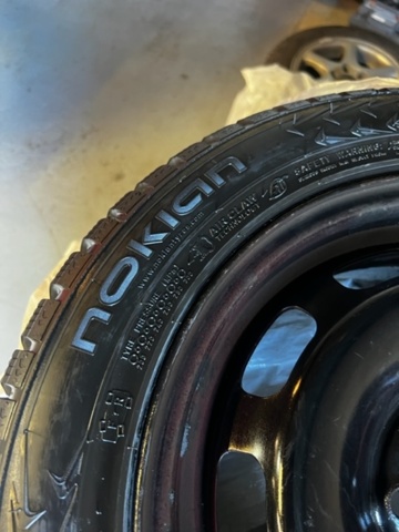 928034-49 Volvo 850R Sedan 2.3 Red - 1996