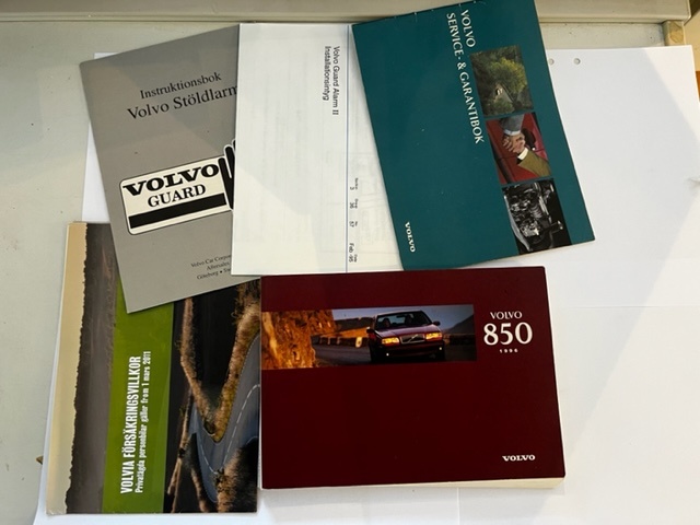 928034-54 Volvo 850R Sedan 2.3 Red - 1996