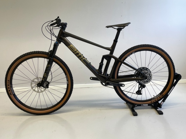 872344-1 Mountainbike BMC fourstroke 01 LT two