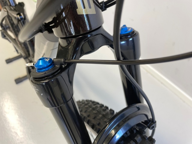 872344-12 Mountainbike BMC fourstroke 01 LT two