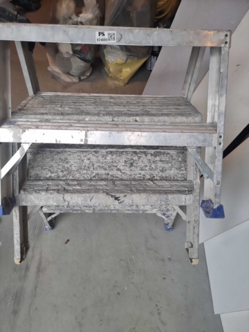 824880-1 Two 2-step ladders