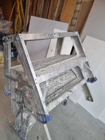 824880-3 Two 2-step ladders