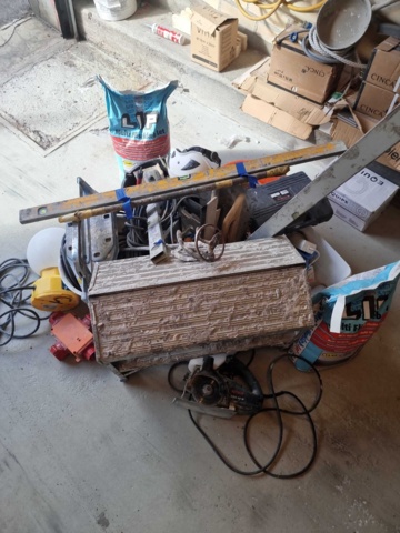 824906-2 Mixed tiling putty