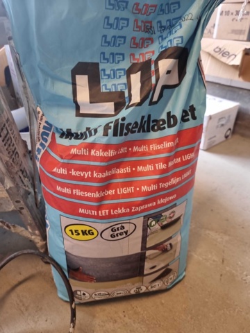 824906-3 Mixed tiling putty