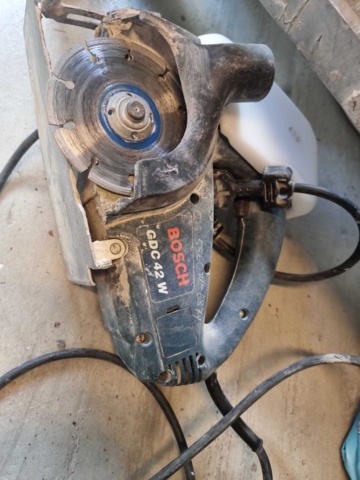 824906-4 Mixed tiling putty