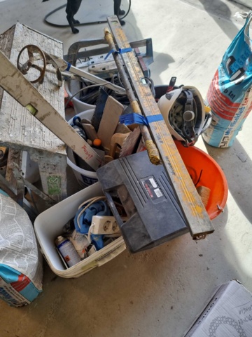 824906-10 Mixed tiling putty