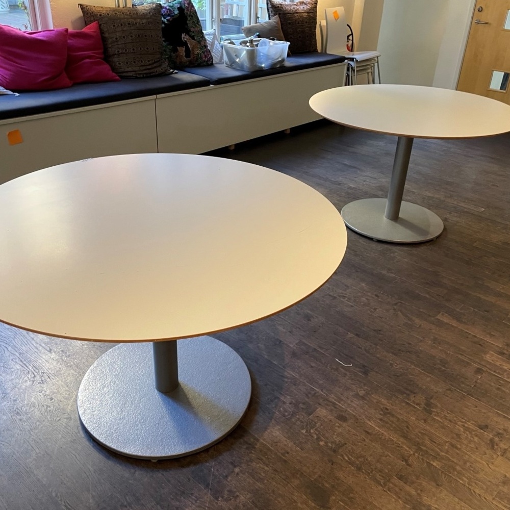 Table 2 pcs IKEA Billsta | PS Auction