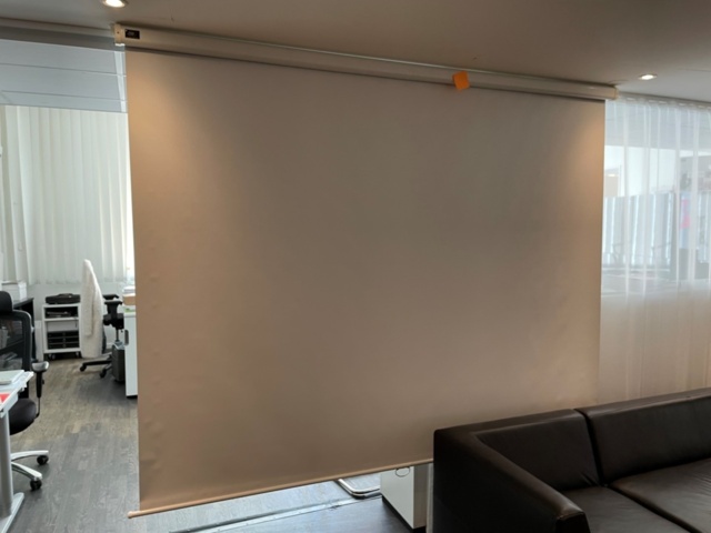 917333-7 Projector and screen BenQ SP840 -2012